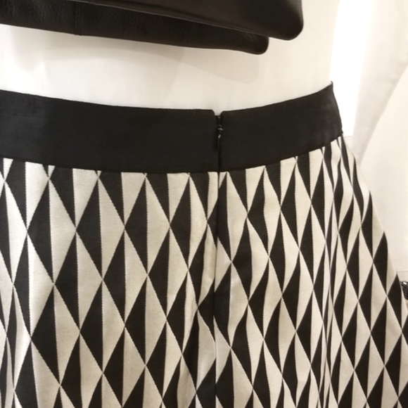 Banana Republic BR Monogram. Sz 4. - Picture 2 of 6